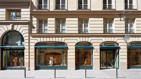 hermes location in paris.